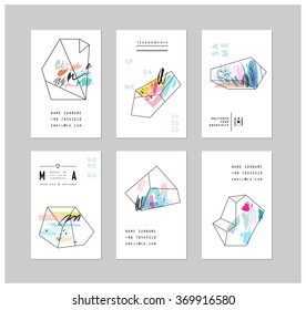 Conjunto de tarjetas creativas con formas geométricas de contorno y cristales. Lotipos hipster de moda. Iconos poligonales con fondo artístico.Vector. Aislado.