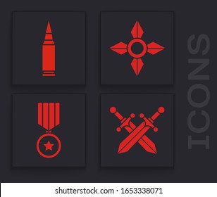 Fijar la espada medieval cruzada, la bala, el shuriken ninja japonés y el icono de medalla de recompensa militar. Vector