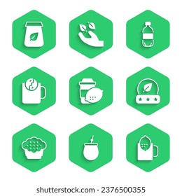 Set Cup de té con limón, Mate, hoja de té, Muffin, tiempo, Agua de botella e ícono de embalaje. Vector