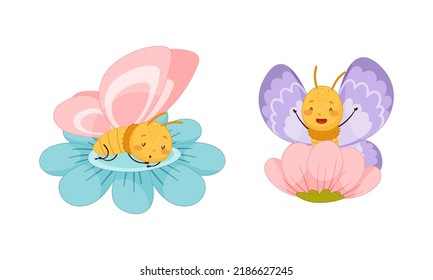 Las bonitas mariposas con las alas rosa y violeta. Insectos pequeños con caras graciosas ilustración vectorial de dibujos animados