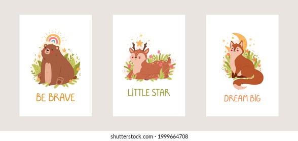 Juego de adorables cartas con un pequeño oso, ciervo y zorro. Personajes animales adornados con carteles de carteles para la decoración de las salas de guardería infantil. Ilustración vectorial.