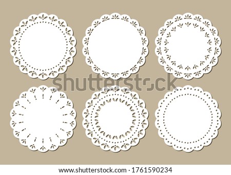 Set of Cute Lace Doilies, Vintage Place Mats, Paper Cut Out Design