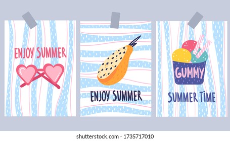 
Juego de adorables tarjetas de verano. Tarjeta de saludo con papaya. Postal con gafas. Tarjeta de saludo con helado. Ilustración vectorial al estilo de las caricaturas.