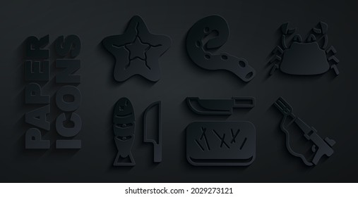 Fijar la tabla de corte y el cuchillo, el cangrejo, el pescado con trozos cortados, el arpón de pesca, el pulpo de tentáculo y el icono de la estrella de mar. Vector