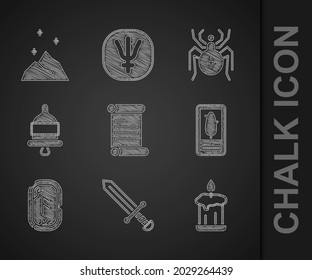 Establecer Decreto, pergamino, pergamino, espada medieval, vela quemadora, tarjetas Tarot, carreras mágicas, campana de alarma, araña y pólvora icono. Vector