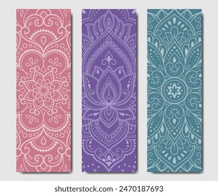 Set von Design-Yogamatten. Lotus Blumenmuster, Mandala im orientalischen Stil für Dekoration Sportgeräte. Bunte ethnische indische Ornamente für spirituelle Gelassenheit. Dekor der Karte, Poster, Druck.