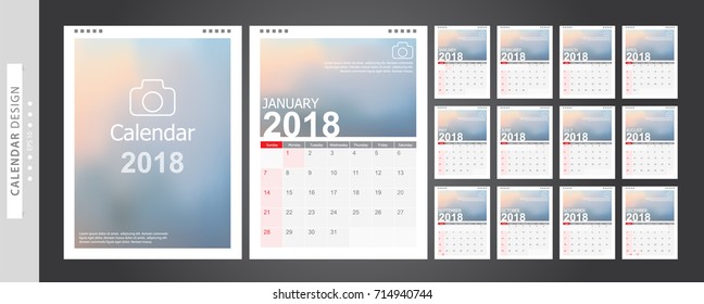Diseñe la plantilla Calendario 2018 con el logotipo de la empresa y el lugar para fotos. La semana empieza el domingo. Conjunto de 12 meses