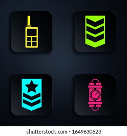 Ponga Detonate dinamita bomba y reloj de temporizador, Walkie talkie , Chevron y rango militar . Botón cuadrado negro. Vector