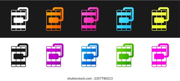 Establezca el icono de la barra dinamita de la detonación y del reloj del temporizador aislado en el fondo blanco y negro. Bomba de tiempo - concepto de peligro de explosión.  Vector
