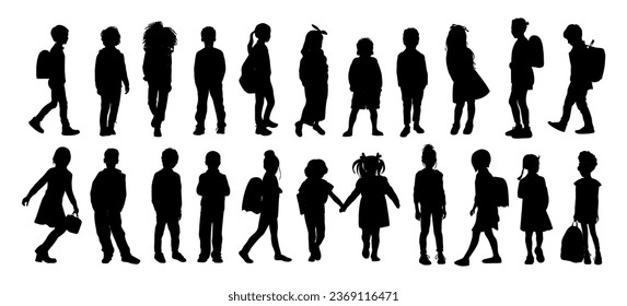 Conjunto de diferentes siluetas infantiles de pie, caminando, corriendo a la escuela.  Personajes de alumnos de primaria y secundaria. Ilustraciones monocromáticas vectoriales aisladas en fondo blanco.