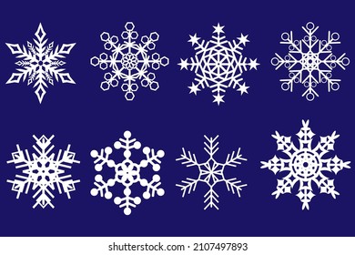 Conjunto de copos de nieve diferentes sobre un fondo azul. Lápiz de copos de nieve. Iluminación vectorial