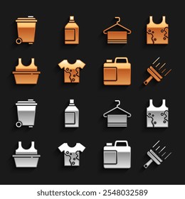 Set Schmutziges T-Shirt, Gummireiniger für Fenster, Flaschenreinigungsmittel, Waschbecken mit, Handtuch auf Kleiderbügel, Mülleimer und Symbol. Vektorgrafik