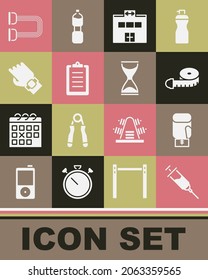 Set Jeringa de dopaje, Guante de boxeo, Medición de cinta, Construcción de gimnasio, Programa de entrenamiento deportivo, Smart watch on hand, expansor de pecho e icono de vidrio de hormigón antiguo. Vector
