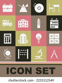 Establezca la brújula de dibujo, Calculadora, Calendario, Sonido de alarma, Construcción escolar, Autobús, mochila e icono del cuchillo de estacionería. Vector
