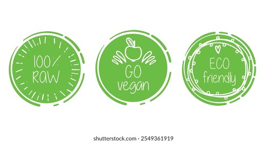 Conjunto de emblemas circulares ecológicos e veganos com o texto '100% raw', 'Go vegan,' e 'Eco friendly.'