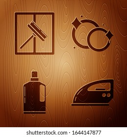 Set Elektrisches Bügeleisen , Squeegee, Schrott, Wischer, Plastikflaschen für flüssige Geschirrspülmittel und Waschschüsseln auf Holzhintergrund. Vektorillustration