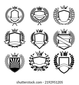 Conjunto de plantillas de emblema con alas y corona. Elemento de diseño para logotipo, etiqueta, signo, emblema. Ilustración del vector