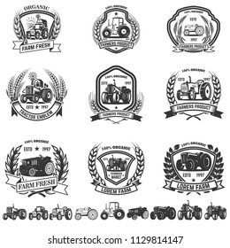 Conjunto de emblemas con tractores. Elemento de diseño para logotipo, etiqueta, signo. Ilustración del vector