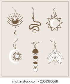 Conjunto de pendantes esotéricos.Conjunto de símbolos mágicos.Elementos místicos,símbolos de brujería mágica serpiente,media luna,ojo,fases lunares,mariposa de insectos,ilustración vectorial de sol.Esotérico,mago de brujería