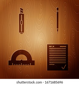 Ponga la hoja de examen con marca de verificación, cuchilla de diseño, rejilla de protractor para medir grados y lápiz con borrador sobre fondo de madera. Vector
