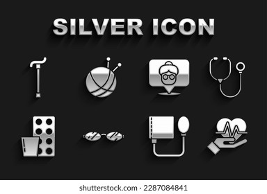 Set Eyeglasses, Stethoscope, Frecuencia cardíaca, Presión sanguínea, Pills in blister pack, Enfermería en casa, Caña de bastón Walking y Bolsa Yarn con icono de agujas de punto. Vector