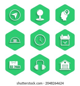 Schnelle Lieferzeit, Kopfhörer, Lager, Kalender mit Markierung, Pappkartonfreies Symbol, Hangar, Handykarton und Infografik über das Navigationssymbol der Stadtkarte. Vektorgrafik