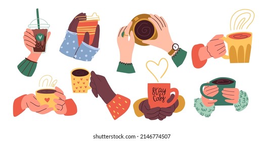 Un conjunto de manos femeninas sostienen bebidas calientes. café para llevar, té. ilustración dibujada a mano plana.