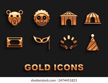 Conjunto máscara festiva, tienda de circo, sombrero de fiesta, mano sosteniendo tarjetas de juego, boleto, cabeza de oso e icono de payaso. Vector