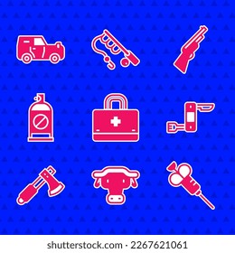 Set First aid kit, cabeza de búfalo africana, jeringa, cuchillo del ejército suizo, hacha de madera, pulverización contra insectos, pistola de caza e icono del coche de la carretera Off. Vector