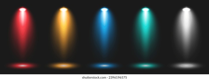 Un conjunto de cinco focos de colores para iluminar el escenario con rayos sobre un fondo negro. Luminosas lámparas transparentes. Ilustración vectorial.