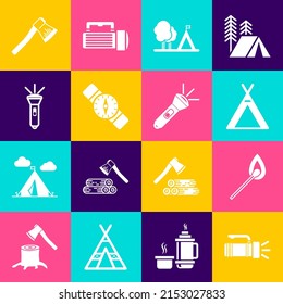 Ponga la linterna, el juego de quemado con fuego, tienda de campaña turística, bandera, brújula, hacha de madera e icono. Vector