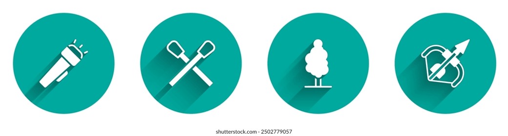 Conjunto de linterna, fósforo en llamas con fuego, árbol y arco medieval y icono de flecha con sombra larga. Vector