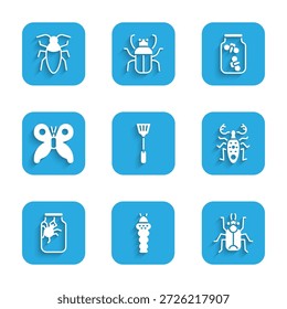 Set Fly swatter, insecto larva, insecto escarabajo, ciervo, frasco de araña, mariposa, insectos luciérnagas e icono de cucaracha. Vector