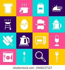 Set Tenedor, Vaso de vino, Prensa francesa, Tarro de mermelada, Huevo roto, Parrilla de barbacoa, Pan tostado y Rolling pin en el icono de masa. Vector