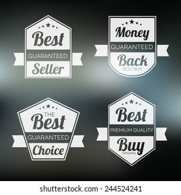 Conjunto de cuatro insignias de producto de mejor calidad con dinero de vuelta garantía en un fondo elegante.