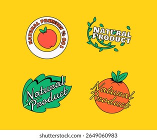 Conjunto de cuatro insignias de Vector dibujadas a mano con frutas, hojas y vides con el texto "Producto natural" para alimentos orgánicos, envases ecológicos y productos sanitarios