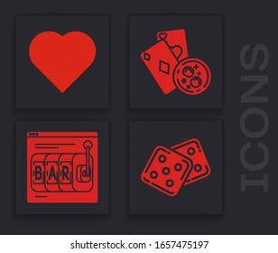 Juego de dados de juego, Jugar carta con símbolo del corazón, Jugar cartas y vaso de whisky con cubos de hielo y el icono de tragamonedas en línea. Vector
