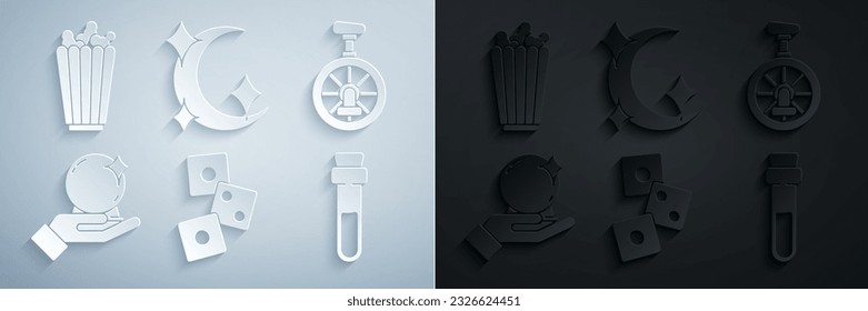 Fijar dados de juego, bicicleta de unicírculo o de una rueda, mano de bola mágica, Botella con poción de amor, Estrellas de la luna y palomitas en el icono de la caja. Vector