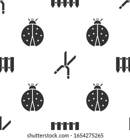 Set Garden fence wooden, Gardening handmade scissors and Ladybug on seamless pattern. Vector
