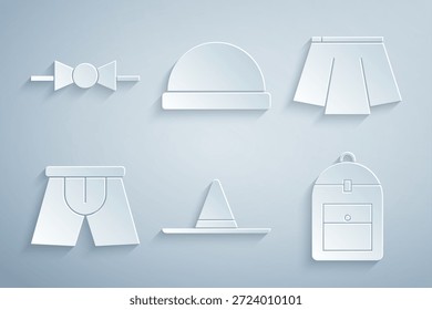 Conjunto de sombrero de trabajador de jardinero, falda, calzoncillos de hombres, mochila, gorro e icono de pajarita. Vector