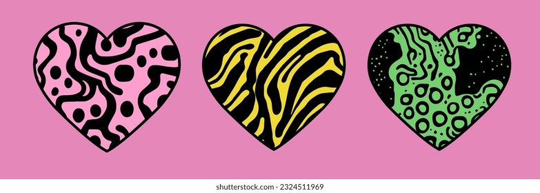 Conjunto de formas geométricas de corazón con diferentes patrones orgánicos sobre un fondo rosado.