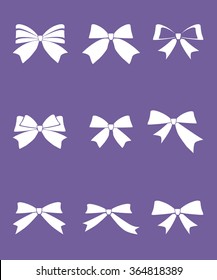 Conjunto de arcos de regalo con cintas en ilustración vectorial de fondo púrpura 