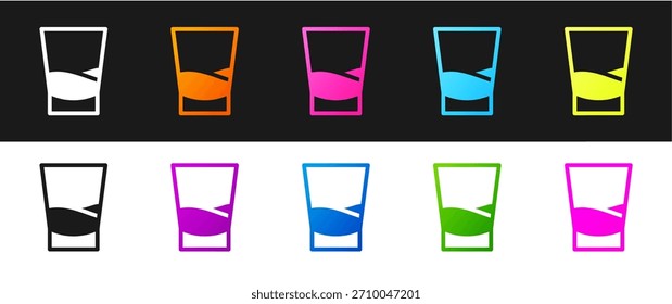 Set Glas Wodka-Symbol einzeln auf schwarz-weißem Hintergrund.  Vektorgrafik