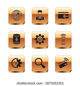Ajuste Globe con plano volante, reloj y equipo, vidrio de aumento, desarrollo de producto, asistente de voz e icono de devolución de efectivo. Vector