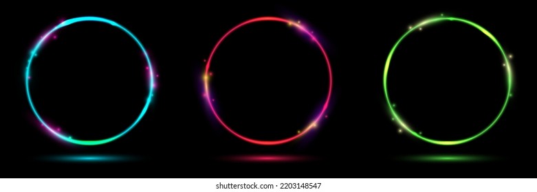 Conjunto de círculos de color de neón brillante forma de curva redonda con efecto de iluminación aislado en el concepto de tecnología de fondo negro. Borde de marco de luz circular. Puede utilizarse para insignias, etiqueta de precio, etiqueta, elemento