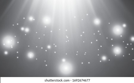 Conjunto de luces de colores dorados aisladas sobre fondo transparente. Un destello de sol con rayos y focos. Efecto brillante. La estrella estalló de alegría.
