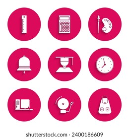 Ajuste el tapón de graduación y graduación, Sonido de alarma, mochila escolar, Reloj, Monitor de ordenador con ratón de teclado, Paleta de pincel de pintura e icono de regla. Vector