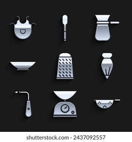 Set Rallador, Básculas, Colador de cocina, Bolsa de pastelería para decorar pasteles, Encendedor eléctrico largo, Tazón, Turco de café e icono de delantal. Vector