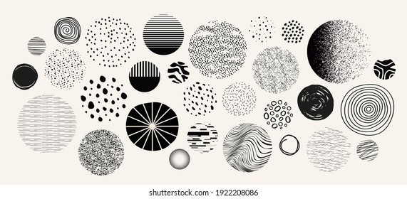 Conjunto de círculos de doodle dibujados a mano, texturas para su diseño.