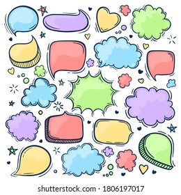 Ensemble de bulles Speach dessinées à la main de couleur gribouillis. Couleurs pastel. Illustration vectorielle